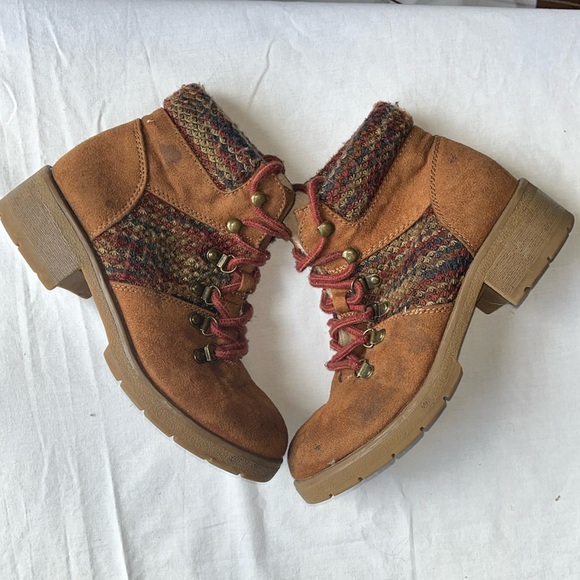 Mini Boots - Picture 1 of 3